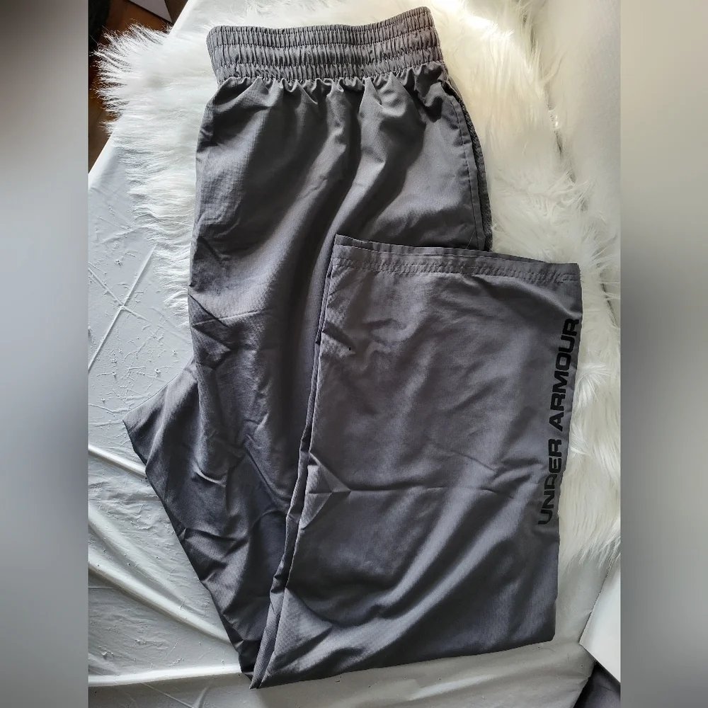Under Armour Gray  Lightweight Joggers, Size 36. - Picture 3 of 6